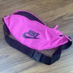 NIKE ピンク ボディバッグ