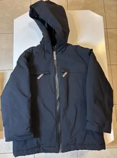 BURBERRYのフード付きブラックダウンジャケット