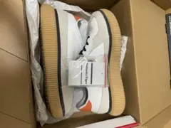 美品 オニツカタイガー Onitsuka Tiger デレシティ27.5cm