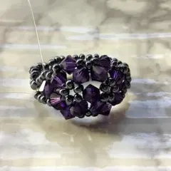 ハンドメイドビーズリング　ダークパープル　スワロフスキー
