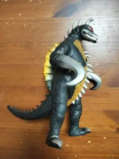 東宝　1990 japan BANDAI ガイガンフィギュア 約19cm 黒金銀 ゴジラ敵怪獣ガイガン フィギュア19cm - メルカリ