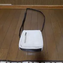 スエードのショルダーバッグ