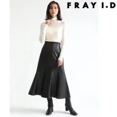 レザータイトスカート