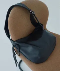 first hand レザー　リボンビッグショルダーバッグ　ブラック　本革