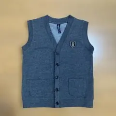 グレー ボタン付きベスト Cロゴ刺繍