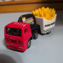 トミカ　ポテトカー【いすゞギガトラック】