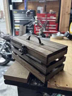 ガレージセール！アンティーク木製スラットスタイルボックス。