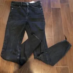 ブラック　スキニーデニム ダメージ加工　Bershka