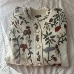 花柄刺繍　ニットカーディガン　トップス　ボタン　金ボタン　ヴィンテージ