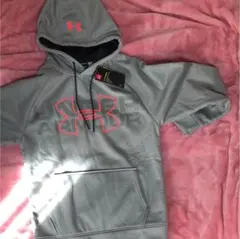新品！アンダーアーマー パーカー①
