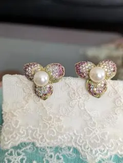 花モチーフ パール ストーン クリップ式ピアス