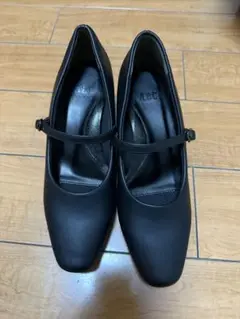 ブラック ストラップ付きパンプス 21.5