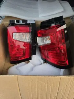 デリカ D5 CV5W 純正テールランプ左右セット 初期型 状態良好 デリカd5 前期 cv5w 純正テールランプ 左右セット バルブ付 - メルカリ