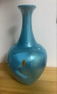 青いガラス花瓶