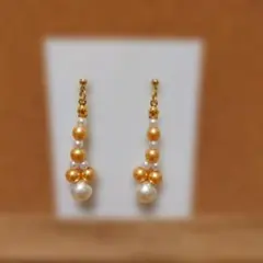 ゴールドとホワイトのパールピアス