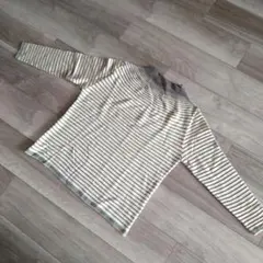 アイボリーとグレーのストライプ長袖ニット　M〜L