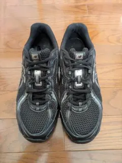 New Balance 740 ブラック スニーカー