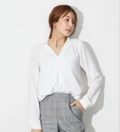 ホワイト Vネック 長袖シャツ Mサイズ