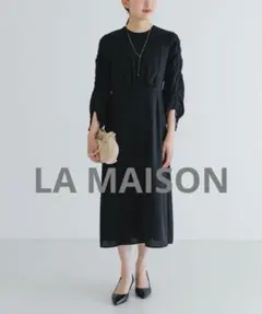 アーバンリサーチ　LA MAISONギャザースリーブワンピース　完売品　黒のサムネイル