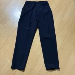 ネイビー センタープレス ストレートパンツ