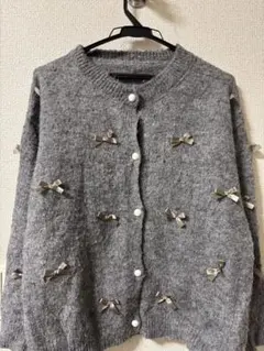 リボン付きグレーのニットカーディガン