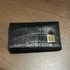 GIVENCHY幾何学模様のレザー二つ折り財布 GIVENCHY幾何学模様のレザー二つ折り財布 - メルカリ