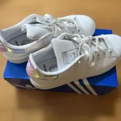アディダス　スニーカー　スタンスミス　オーロラ