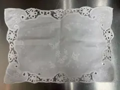 アンティーク ホワイト レース ドイリー 蝶と花刺繍のサムネイル