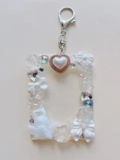 ハートクリスタルが輝くエンジェルトレカキーホルダー　トレカケースデコ