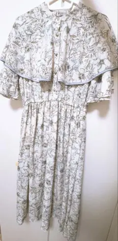 アクシーズ ケープ付きワンピース