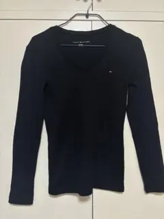 TOMMY HILFIGER ブラック Vネック Tシャツ