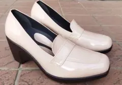 Re:getA　ハイヒールローファーパンプス　エナメル ベージュ ウェッジソールのサムネイル