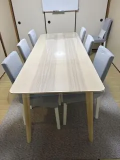 IKEAで購入したテーブルと椅子