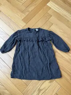 【H&M美品】ダークグレー フリル付き 七分袖ワンピース　104cm