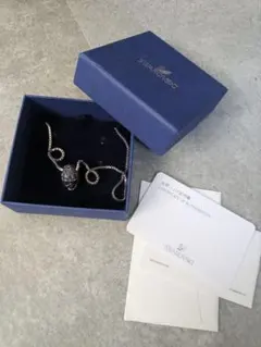 スワロフスキー Swarovski スカルネックレス ブラックのサムネイル