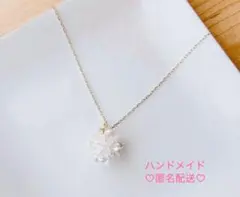 【匿名配送】ハンドメイドネックレス　フラワー　揺れる　大人可愛い　お花　ゴールド