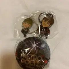 NAOTO首振りキーホルダーとNAOTO大きめ缶バッチ