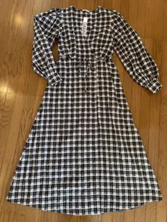 GANNI ブラック・ホワイトチェック ロング　カシュクールワンピースのサムネイル