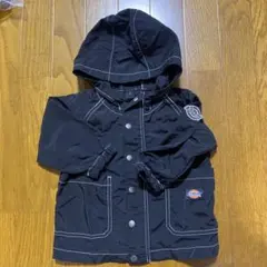 黒いフード付きジャケット