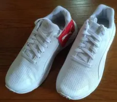 新品未使用　PUMA　スニーカー　プーマテイパーJr　白　23cm