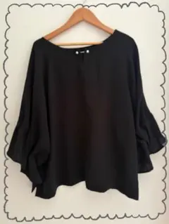 バルーンスリーブ ブラックシャツ