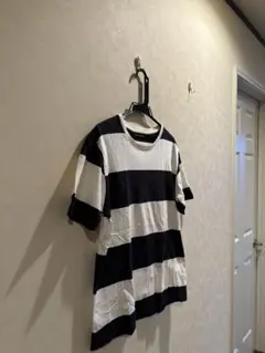 黒と白のストライプ 半袖Tシャツ