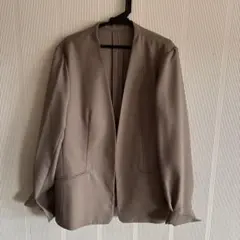 ベージュ ノーカラージャケット