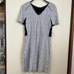 新品　ZARA Vネック半袖ワンピース
