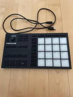 美品 使用1回 NI MASCHINE MIKRO MK3 UDGケース付 美品 使用1回 NI MASCHINE MIKRO MK3 UDGケース付