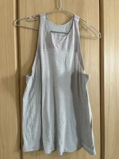 ルルレモンopen backタンクトップMサイズぐらいのサムネイル
