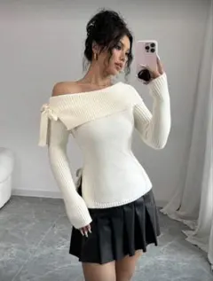 オフホワイト オフショルダー ニット