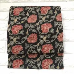 黒地に赤い花、植物柄の帯　紬？紅型？更紗？【たたみジワあり】