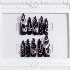 ♡現品♡ネイルチップ 量産型 地雷系 ゴテゴテ 黒 うさぎ 骨