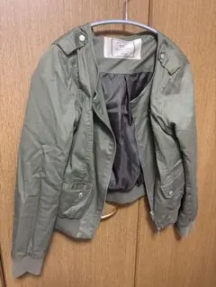 オリーブ色 MA-1ジャケット Fサイズ